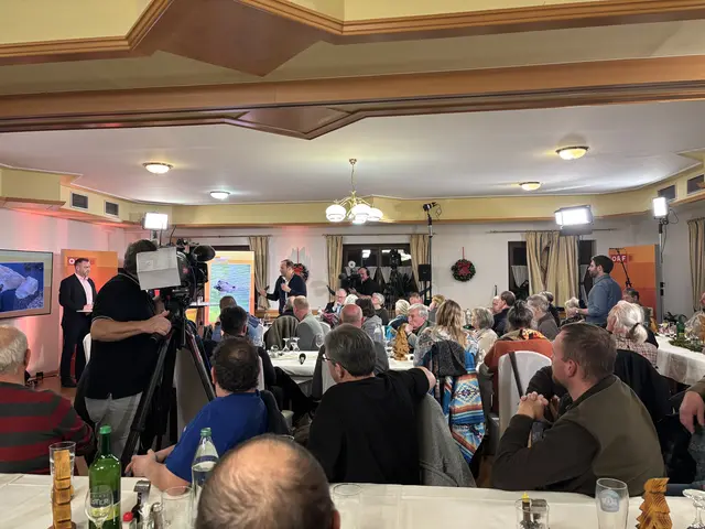 Rund 80 Gäste waren in das Gasthaus Mirth in Eltendorf gekommen, um über das Thema "Biber" zu diskutieren. | Foto: Elisabeth Kloiber