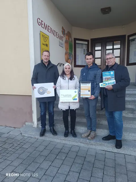 Energiebeauftragter der Gemeinde Eschenau (aussen ohne Brille): Gemeinderat Alexander Oswald
KEM Managerin: Eva Leeb 
EEG Lilienfeld Betreuer u. Berater: Christian Anzberger
Aussen mit Brille: Bgm. Günter Buchner | Foto: Gemeinde Eschenau