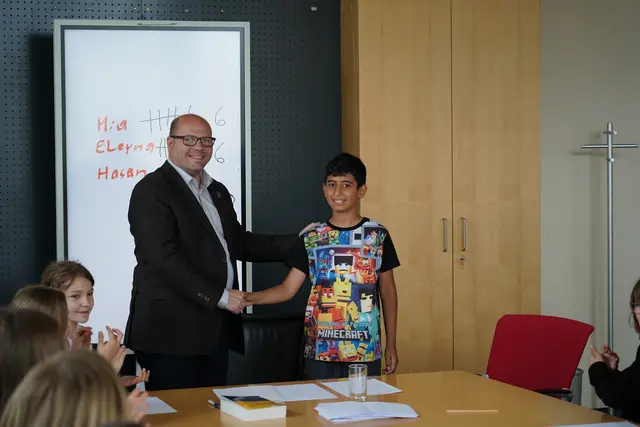 „Eine Gemeinde, die jungen Menschen gute Lernbedingungen bietet, baut an einer starken Zukunft“, so Mentl-Weigl. | Foto: Deutsch Wagram