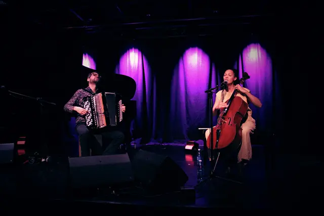 Christian Bakanic (Klavier, Akkordeon) und Marie Spaemann (Cello, Gesang) boten einen höchst anspruchsvollen Auszug aus dem neuen Album.