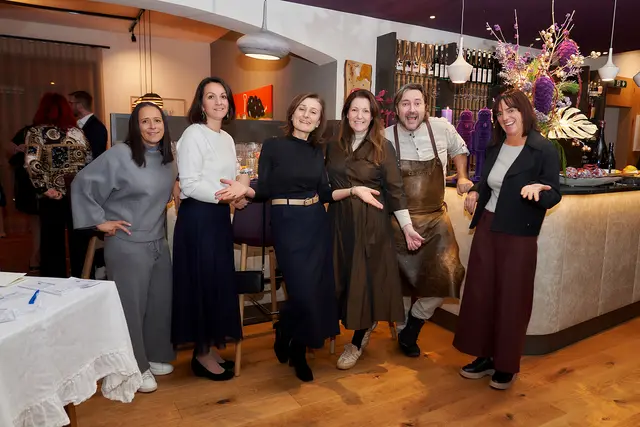 Beim Charity-Dinner ging es auch lustig zu. | Foto: Iris Milisits