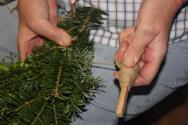 Die Goldhauben-Frauen St. Georgen am Walde. Adventkranzbinden 2024. | Foto: Zinterhof