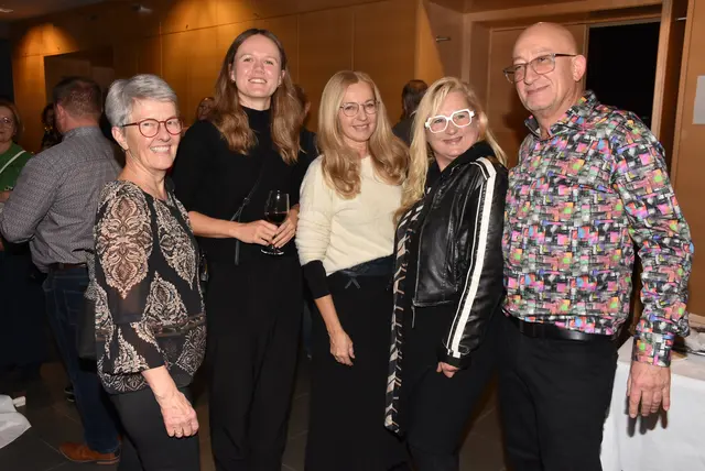 Die Cellistin und Singer-Songwriterin Marie Spaemann und der Akkordeonist Christian Bakanic waren zu Gast beim Kulturverein Waldhausen. Die Besucher waren begeistert.  | Foto: Zinterhof