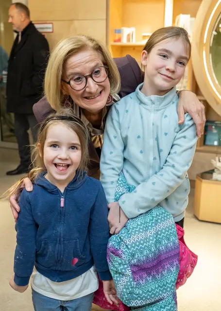 „Unsere Kultureinrichtungen sind Orte, an denen Kinder Neugier aufs Leben entwickeln und Familien miteinander staunen, lernen und Spaß haben“, sagt Landeshauptfrau Johanna Mikl-Leitner. | Foto: NLK Khittl