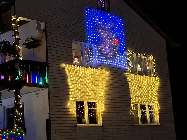 Das Weihnachtshaus zwischen Bad Kreuzen und Pabneukirchen an der Greinerwald Landesstraße.  | Foto: Zinterhof