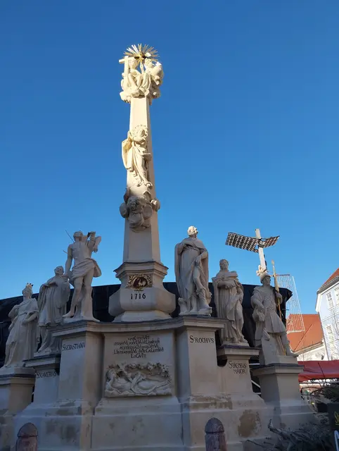 Dreifaltigkeitssäule - Pestsäule im strahlenden Glanz