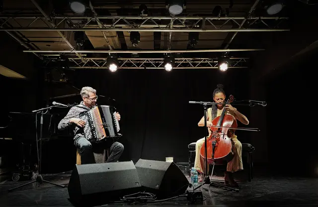 Christian Bakanic (Klavier, Akkordeon) und Marie Spaemann (Cello, Gesang) boten einen höchst anspruchsvollen Auszug aus dem neuen Album.
