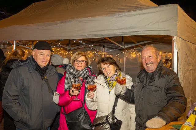Alfred und Irene mit den Nachbarn Traude und Bertl Eigl (vlnr). | Foto: cine-motion.at / R. Ivanek