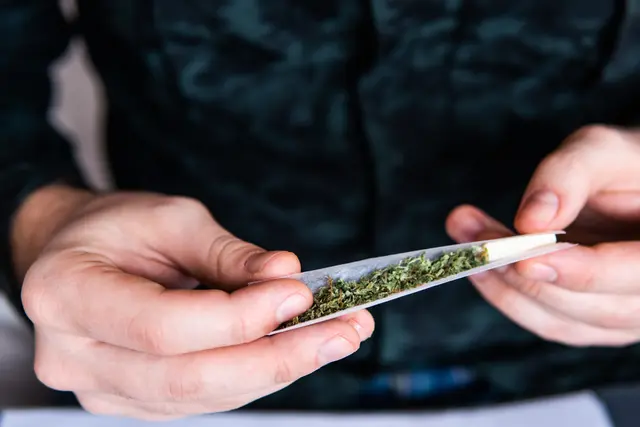 Alle drei Insassen gestanden, vor Antritt ihrer Fahrt eine geringe Menge an Cannabis konsumiert zu haben. | Foto: cendeced/panthermedia