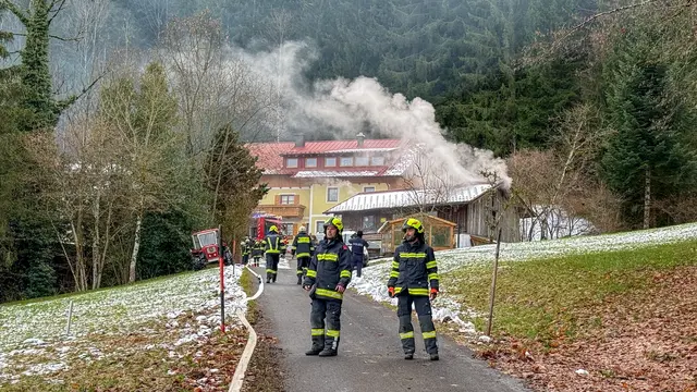 Die Rauchsäule war weithin sichtbar.
 | Foto: Christian Stoxreiter