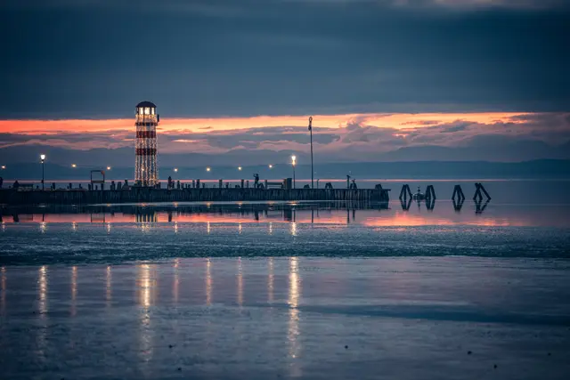 selbst der Leuchtturm wurde weihnachtlich geschmückt