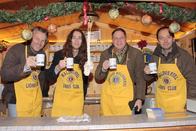 Beim Lions Club gibz es ausgezeichneten Punsch für einen guten Zweck.  | Foto: Walter Kellner