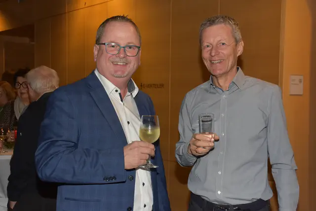 Die Cellistin und Singer-Songwriterin Marie Spaemann und der Akkordeonist Christian Bakanic waren zu Gast beim Kulturverein Waldhausen. Die Besucher waren begeistert.  | Foto: Zinterhof