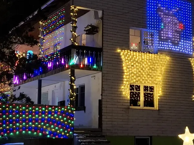 Das Weihnachtshaus zwischen Bad Kreuzen und Pabneukirchen an der Greinerwald Landesstraße.  | Foto: Zinterhof