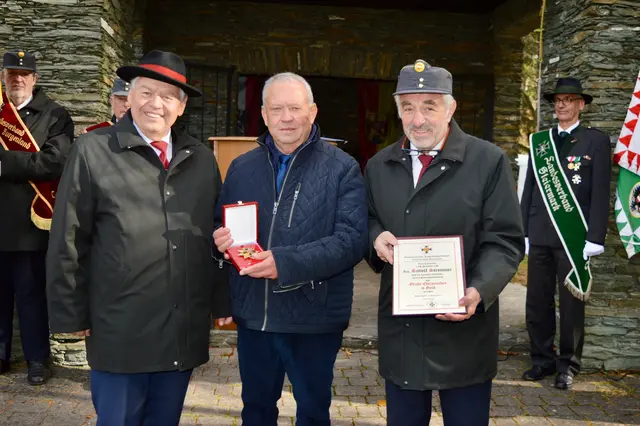 Großes Ehrenzeichen in Gold des Burgenländischen Kameradschaftsbundes für 2. LT-Präs. a.D. Ing. Rudolf Strommer  | Foto: Burgenländischer Kameradschaftsbund