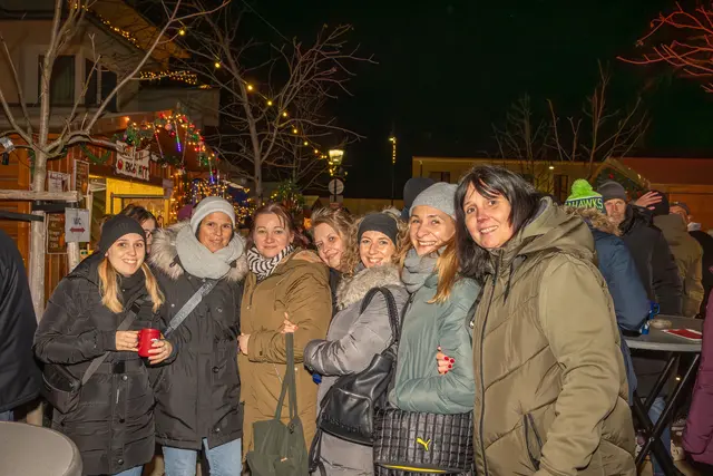 Hort Himberg vertreten mit Nadine Wolf, Petra Schreibeis, Kathi, Marion, Melica, Barbara, Martina Fleir (vlnr). | Foto: cine-motion.at / R. Ivanek