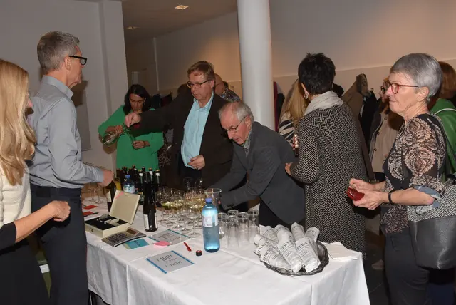 Die Cellistin und Singer-Songwriterin Marie Spaemann und der Akkordeonist Christian Bakanic waren zu Gast beim Kulturverein Waldhausen. Die Besucher waren begeistert.  | Foto: Zinterhof