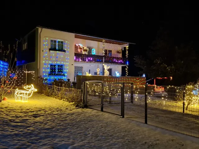 Das Weihnachtshaus zwischen Bad Kreuzen und Pabneukirchen an der Greinerwald Landesstraße.  | Foto: Zinterhof