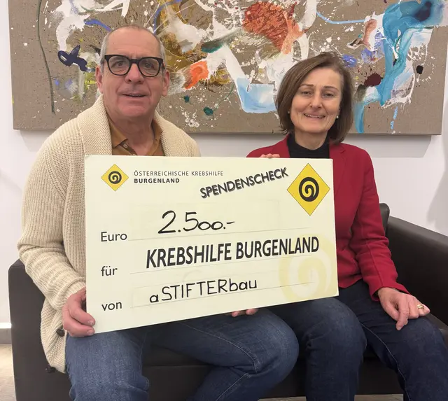 Alfred Stifter übergab 2.500 Euro an Andrea Konrath. | Foto: Krebshilfe Burgenland