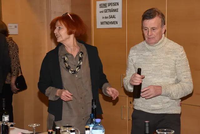 Die Cellistin und Singer-Songwriterin Marie Spaemann und der Akkordeonist Christian Bakanic waren zu Gast beim Kulturverein Waldhausen. Die Besucher waren begeistert.  | Foto: Zinterhof