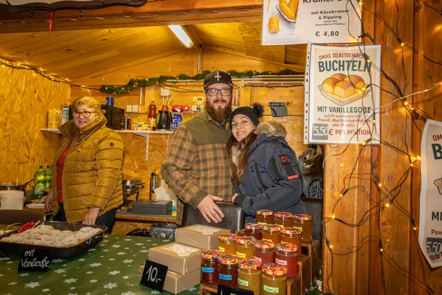 Kreativ-Werkstatt vertreten mit Karin und Tochter Sabrina sowie Markus (vlnr). | Foto: cine-motion.at / R. Ivanek