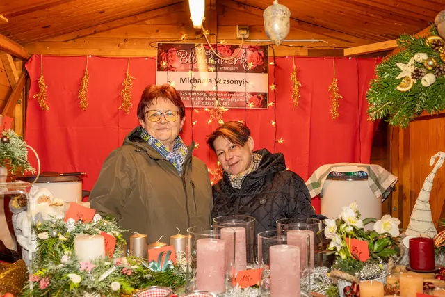Adventkränze und Blumenschmuck von  Michaela Vazsonyi (rechts)  - Michi´S BLUMENWERK. | Foto: cine-motion.at / R. Ivanek
