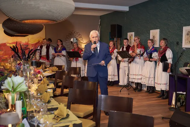 Kurt Resetarics moderierte, die Folkloregruppe Stalnost war zu Gast. | Foto: Iris Milisits