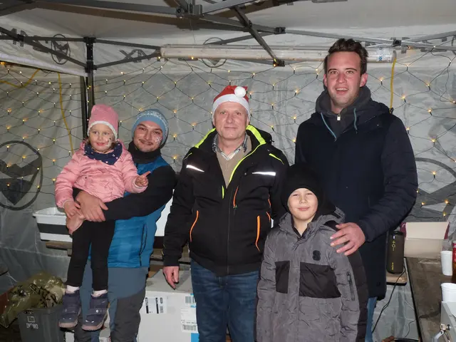 Stimmungsvolle Abendstimmung: Wenn die Lichterketten leuchten, zeigt der Adventmarkt in Oberloisdorf seine ganze Magie. | Foto: Vanessa Wittmann