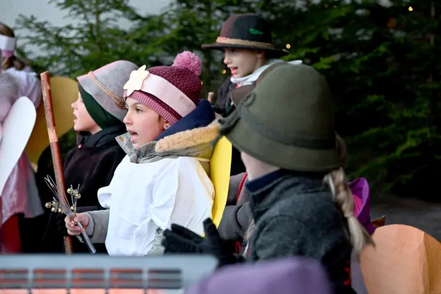 Engelen und Hirten zeigten sich bestens vorbereitet und vor allem stimmkräftig. | Foto: Fotos: Hassl