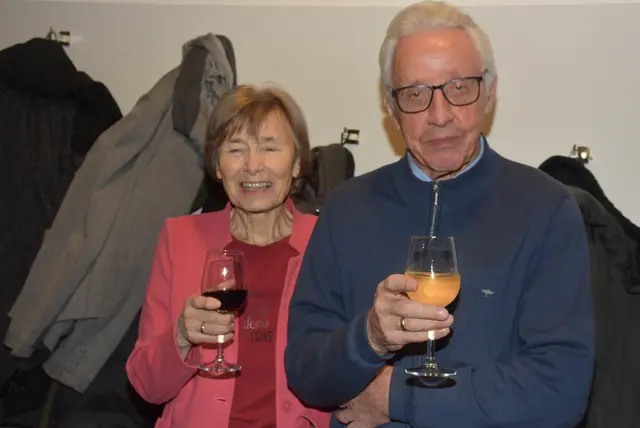 Die Cellistin und Singer-Songwriterin Marie Spaemann und der Akkordeonist Christian Bakanic waren zu Gast beim Kulturverein Waldhausen. Die Besucher waren begeistert.  | Foto: Zinterhof