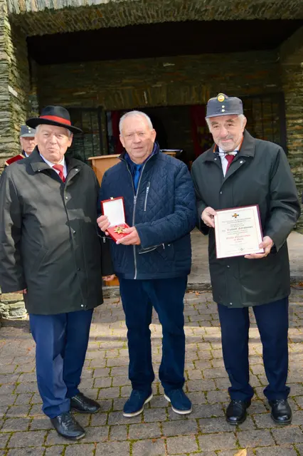 Großes Ehrenzeichen in Gold des Burgenländischen Kameradschaftsbundes für 2. LT-Präs. a.D. Ing. Rudolf Strommer  | Foto: Burgenländischer Kameradschaftsbund