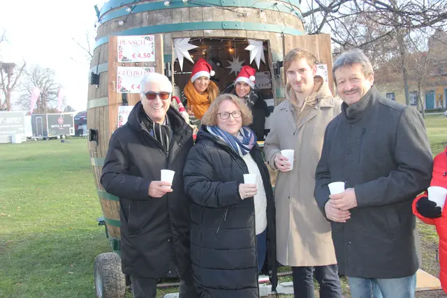 Die Stadtgemeinde organisierte den Adventmarkt Machegg. | Foto: Raimund Mold
