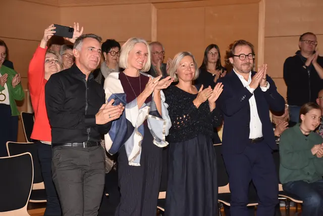 Die Cellistin und Singer-Songwriterin Marie Spaemann und der Akkordeonist Christian Bakanic waren zu Gast beim Kulturverein Waldhausen. Die Besucher waren begeistert.  | Foto: Zinterhof