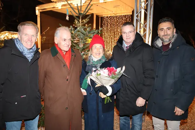 Vize-Bürgermeister Christian Pusch, Baron Richard Drasche-Wartinberg mit seiner Frau Nora, Ortschef Wolfgang Kocevar und Stadtrat Salih Derinyol. | Foto: Manfred Wlasak