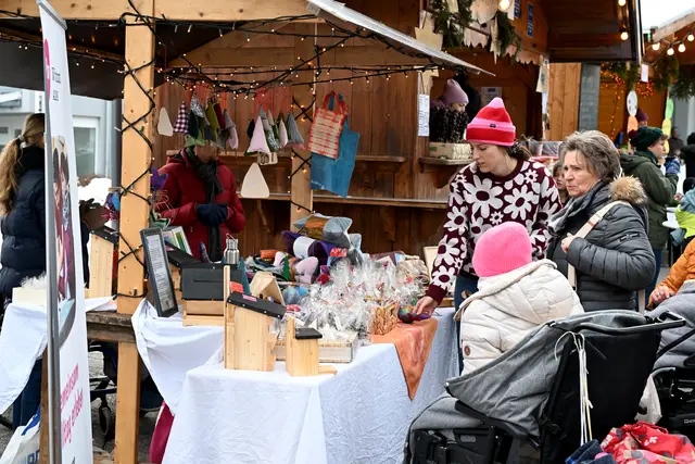 Wer Geschenkideen braucht, sollte bei den Standln vorbeischauen. | Foto: Fotos: Hassl