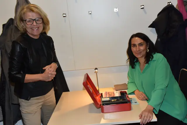 Die Cellistin und Singer-Songwriterin Marie Spaemann und der Akkordeonist Christian Bakanic waren zu Gast beim Kulturverein Waldhausen. Die Besucher waren begeistert.  | Foto: Zinterhof