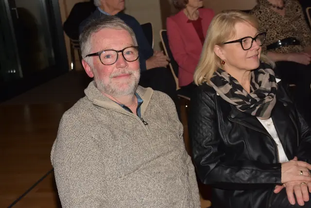 Die Cellistin und Singer-Songwriterin Marie Spaemann und der Akkordeonist Christian Bakanic waren zu Gast beim Kulturverein Waldhausen. Die Besucher waren begeistert.  | Foto: Zinterhof