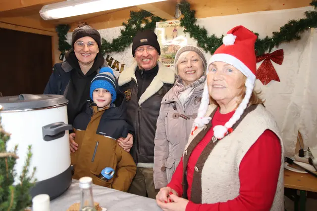 Vertreten den Seelsorgeraum Fischa Mitte: Jelena, Grete, Anna, Marco und Pfarrer Pawel. | Foto: Manfred Wlasak