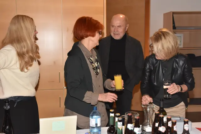 Die Cellistin und Singer-Songwriterin Marie Spaemann und der Akkordeonist Christian Bakanic waren zu Gast beim Kulturverein Waldhausen. Die Besucher waren begeistert.  | Foto: Zinterhof