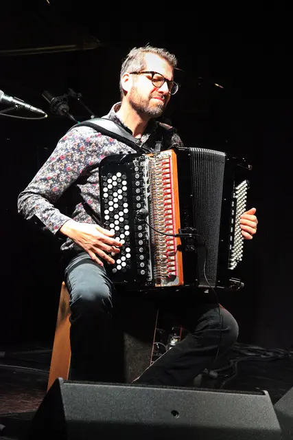 Christian Bakanic virtuos am Akkordeon und Klavier.