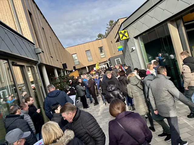 Viel Andrang bei der Eröffnung des neuen Ortszentrums.  | Foto: Stefan Schneider