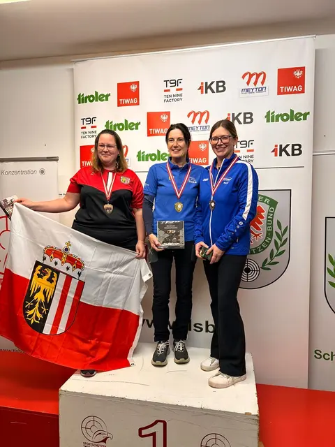 Martina Ofner (ganz rechts - SG Hopfgarten) freut sich über Bronze beim Luftpistolen-Bewerb der Frauen beim Grand Prix of Tyrol in Innsbruck | Foto: Privat