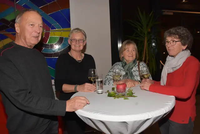Die Cellistin und Singer-Songwriterin Marie Spaemann und der Akkordeonist Christian Bakanic waren zu Gast beim Kulturverein Waldhausen. Die Besucher waren begeistert.  | Foto: Zinterhof
