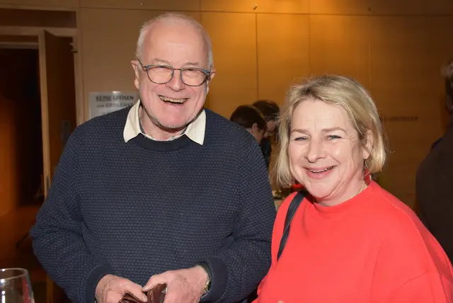 Die Cellistin und Singer-Songwriterin Marie Spaemann und der Akkordeonist Christian Bakanic waren zu Gast beim Kulturverein Waldhausen. Die Besucher waren begeistert.  | Foto: Zinterhof