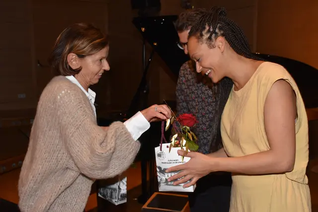 Die Cellistin und Singer-Songwriterin Marie Spaemann und der Akkordeonist Christian Bakanic waren zu Gast beim Kulturverein Waldhausen. Die Besucher waren begeistert.  | Foto: Zinterhof