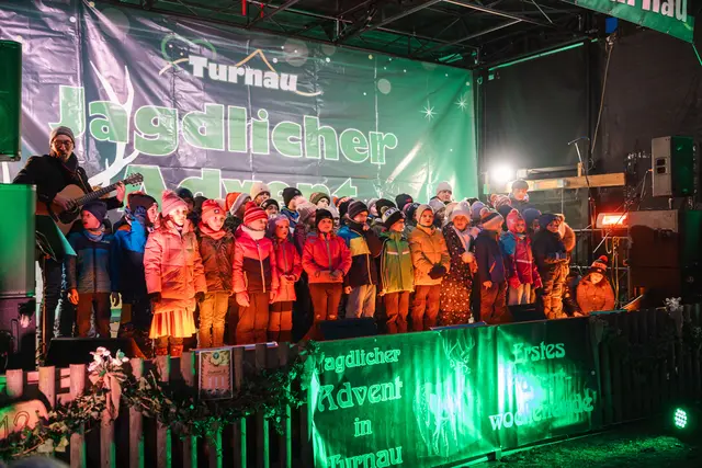 Der Jagdliche Advent in Turnau hat bereits Tradition; hier haben auch die jüngsten Turnauer ihren Auftritt. | Foto: Ekatarina Paller