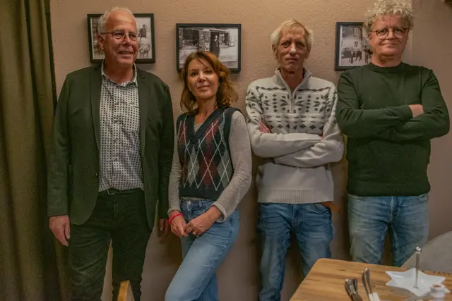 Wirtin Christine Wagener mit den Ausstellern Karl Schirmer, Markus Trenkwalder und Christian Bailom