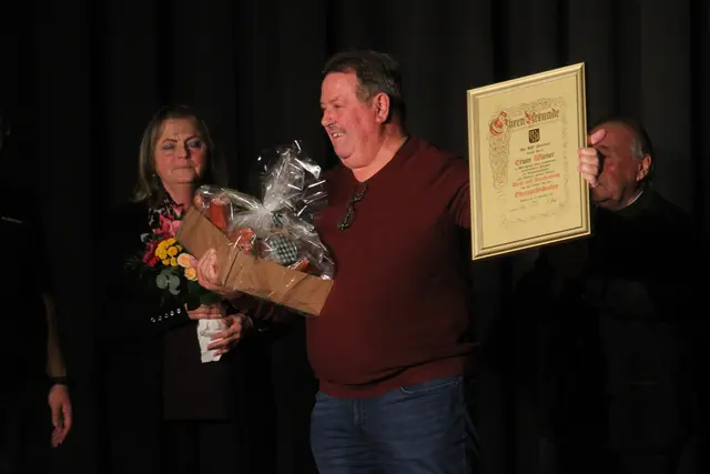 Erwin Wiener wurde für seine langjährigen Tätigkeiten beim SU Naintsch bei Anger geehrt. | Foto: Josef Hofmüller