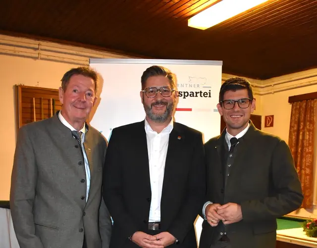 Hofübergabe in der Volkspartei Griffen (von links): der scheidende Parteivorsitzende Bürgermeister Josef "Mex" Müller, sein Nachfolger Vizebürgermeister Thorsten Unterberger und Landeshauptmann-Stellvertreter Martin Gruber | Foto: Volkspartei Griffen