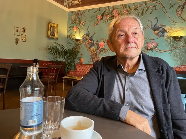 Literarisches "Kaffeesudlesen" im Kaffeehaus | Foto: Gaube